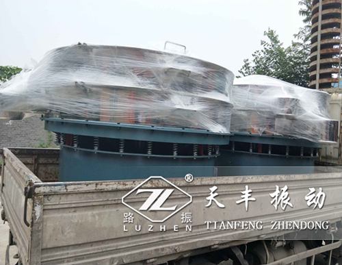寧夏TS2000振動(dòng)篩已發(fā)貨,丁經(jīng)理請(qǐng)注意查收！